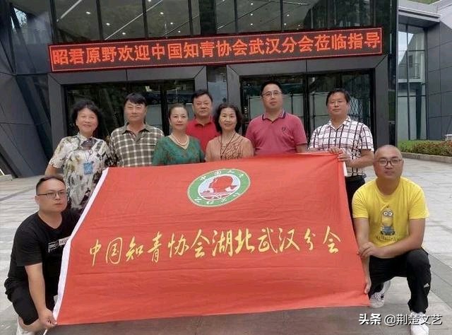 武汉老知青″探访无夏之都″湖北兴山县原野小镇