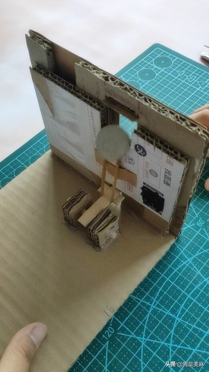 用废纸箱diy密码存钱罐，存钱方式很好玩，宝宝非常喜欢