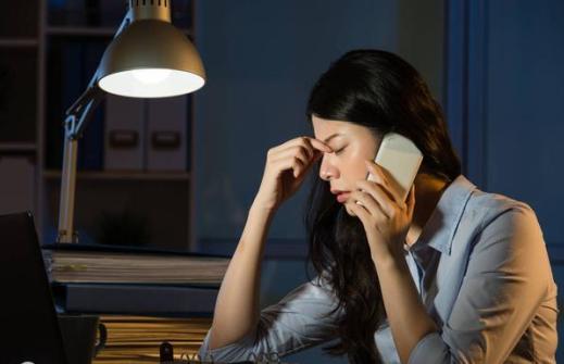 90后宝妈大胆尝试“男催乳师”，别人问其感想，她直言：有些糟心