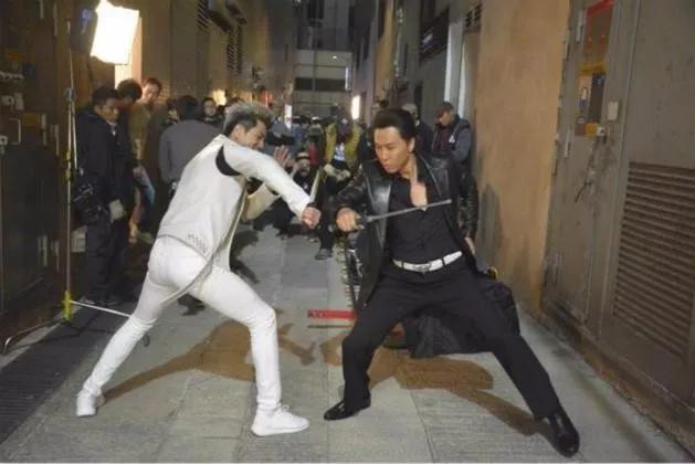 甄子丹身高怎么变成169cm了,甄子丹怎么越老越帅