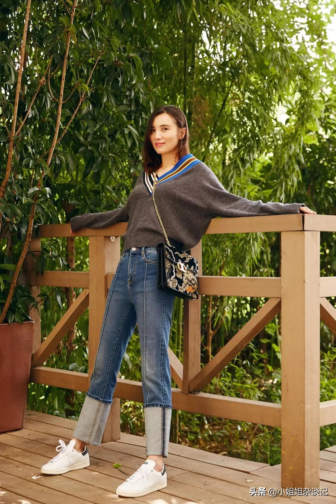 v领毛衣慵懒风显白显瘦,显瘦又百搭全靠这件v领毛衣