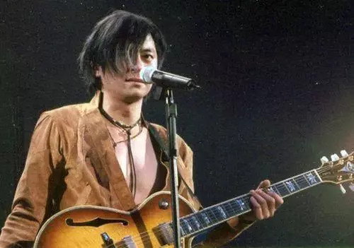 王杰当年嗓子哑了是什么原因,王杰嗓子坏了真实原因