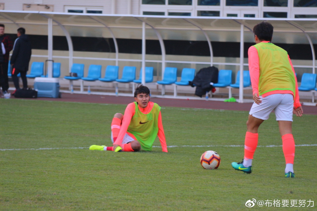 走李金羽的路，恒大00年*疆新**球员将试训法甲，曾向许家印重点介绍