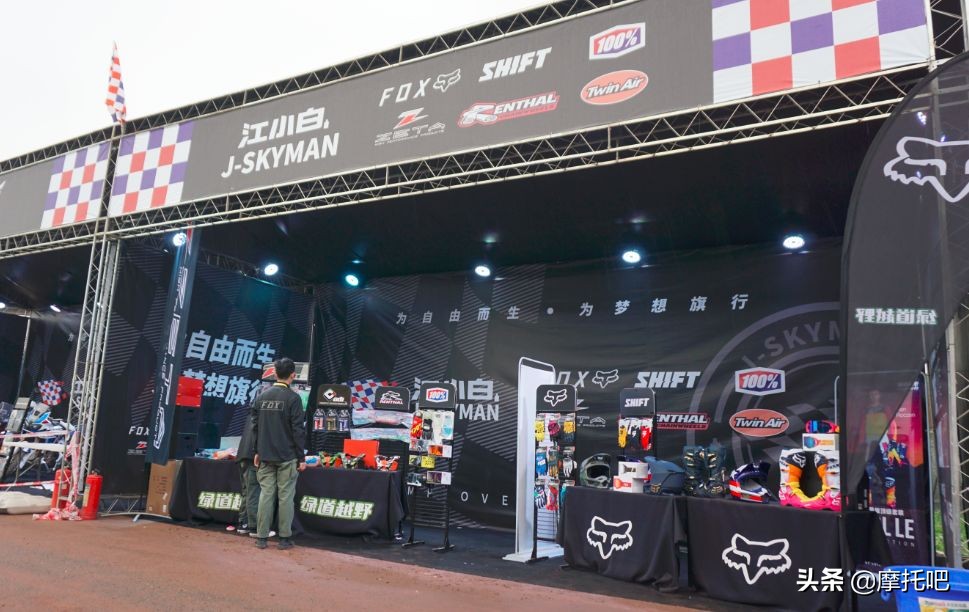 这摩托真好喝。。。不对....这酒真好骑！