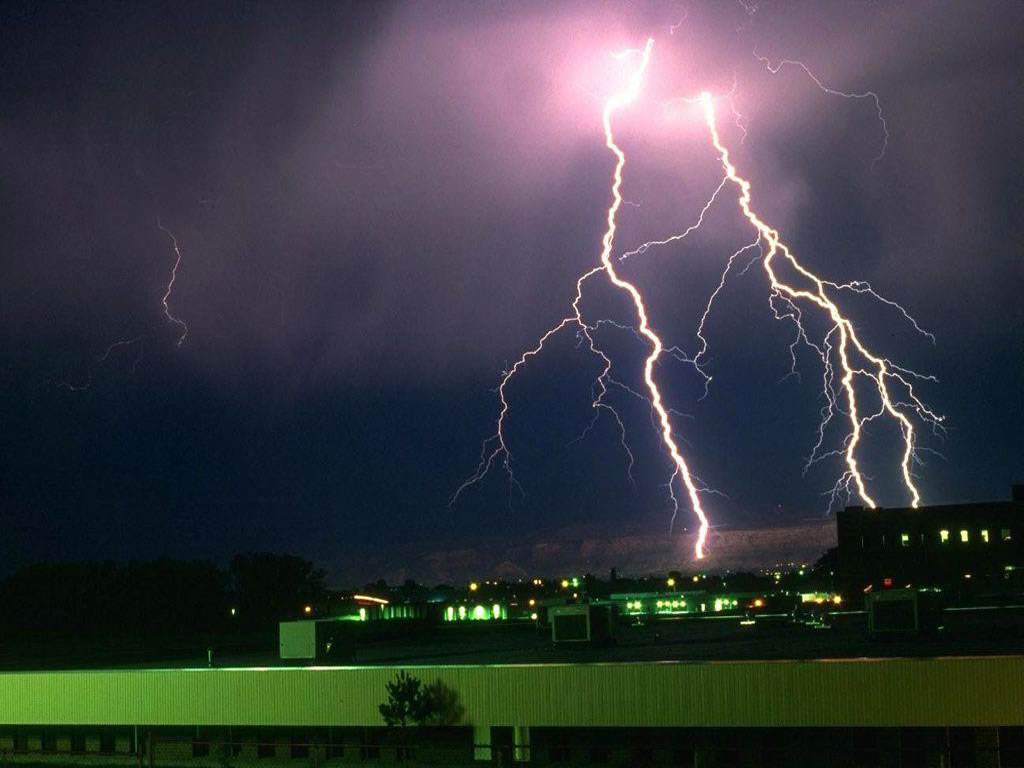 打雷闪电要怎么注意安全,下雨打雷闪电注意安全事项