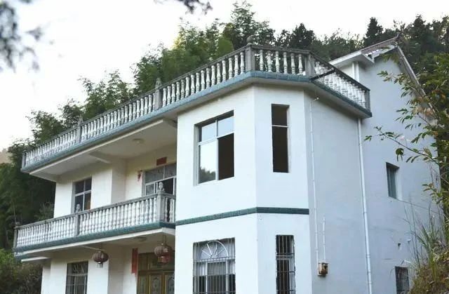 楼顶做防水涂料和防水卷材哪个好,楼顶做防水哪种防水效果好