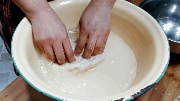 懒人凉皮面糊要注意什么,平底锅凉皮做出来发粘开裂