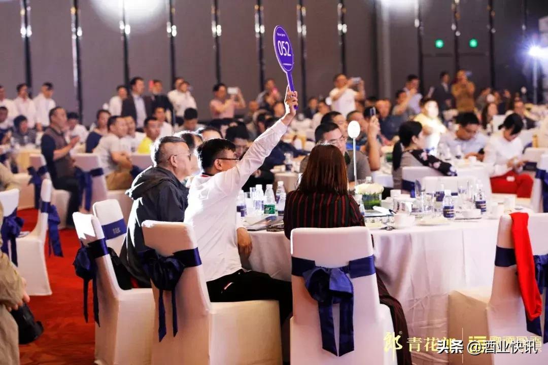 82年的铁盖郎酒值多少钱一瓶,80年代1瓶郎酒卖多少钱