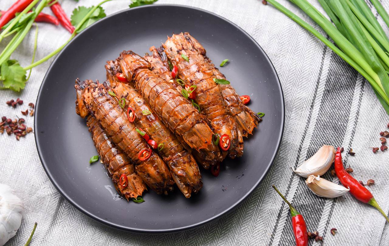 好吃的皮皮虾真的是难得吃上一口,皮皮虾这样做又鲜又嫩太好吃了