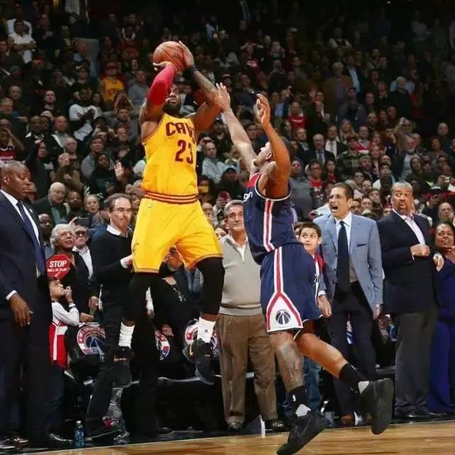 麦迪为什么投篮弧度低,麦迪天生脊柱弯曲的影响