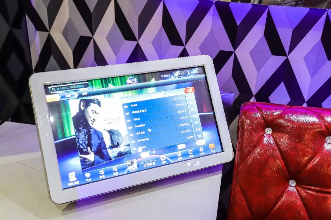 shou家自带食材的火锅店,开在KTV里,人均10+元