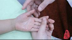 宝宝积食不想吃饭怎么推拿,宝宝肠胃积食有内热小儿推拿