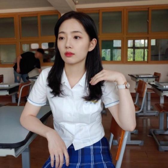 韩国中年气质美女高级感穿搭,韩系穿搭外套格纹短裙