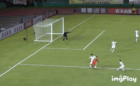 国足低迷失利武磊浪射问题凸显,国足1比3不敌越南无缘世界杯