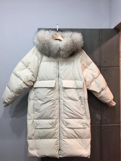 羽绒服清洗加什么会洗得干净,羽绒服的袖口和领口脏了怎么干洗