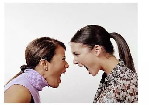 嘴唇总起皮器官发出信号,嘴唇干裂代表哪个脏腑