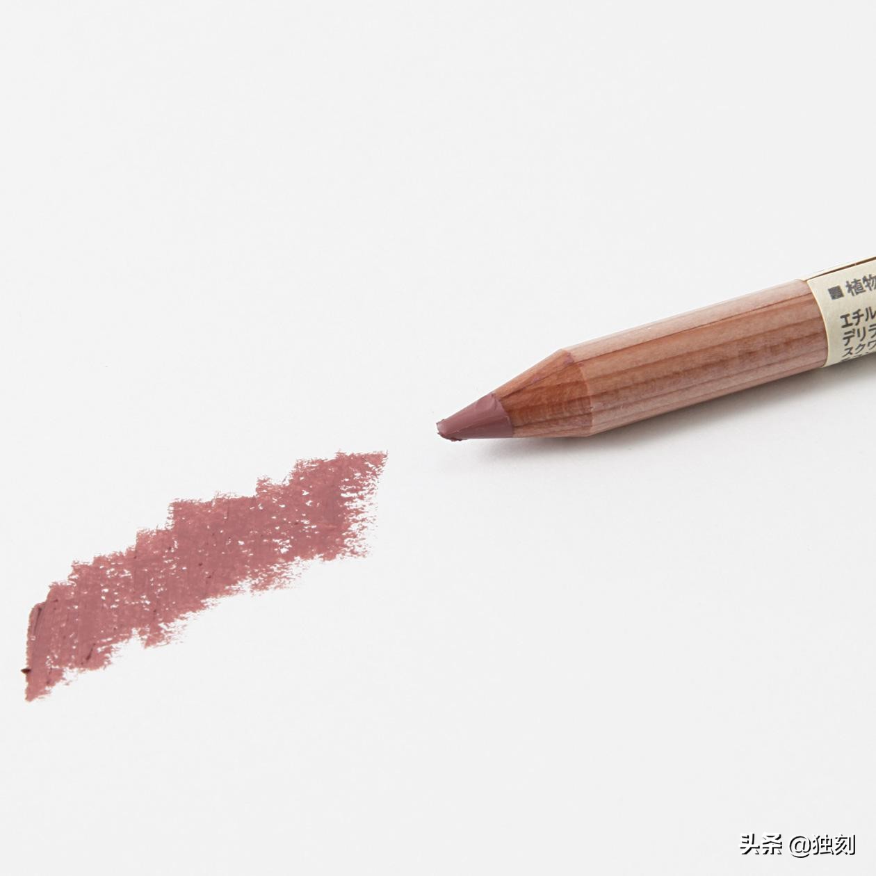 怎么用唇线笔化薄唇妆,唇线笔可以拯救不完美的唇型