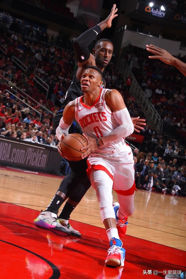 快船哈登被包夹名场面,快船vs国王哈登半场被包夹