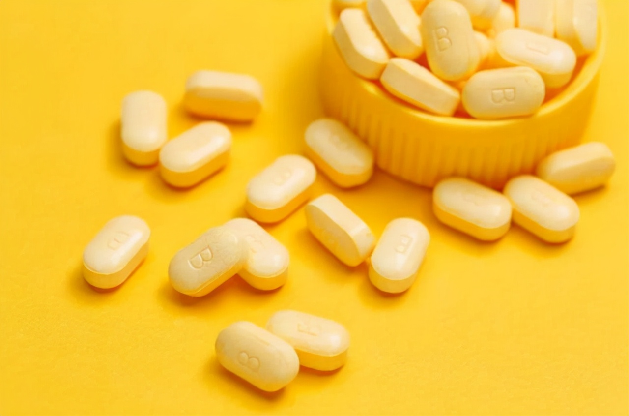 江苏一女子每日服用一片叶酸,五十二岁的女人吃叶酸一天几片