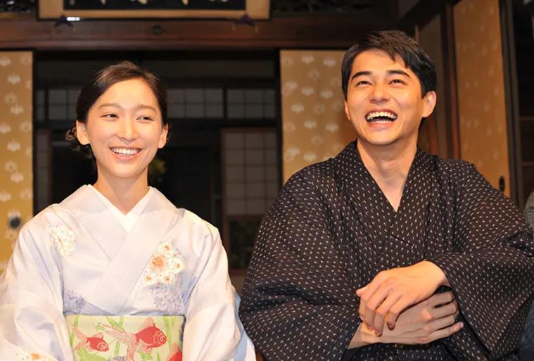 日本最惨女明星渡边杏踹出轨渣夫和吸血亲妈，她爆红暴富远走高飞