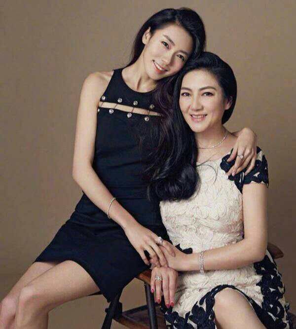 郑恺程晓玥母亲节目,郑恺现身程晓玥综艺