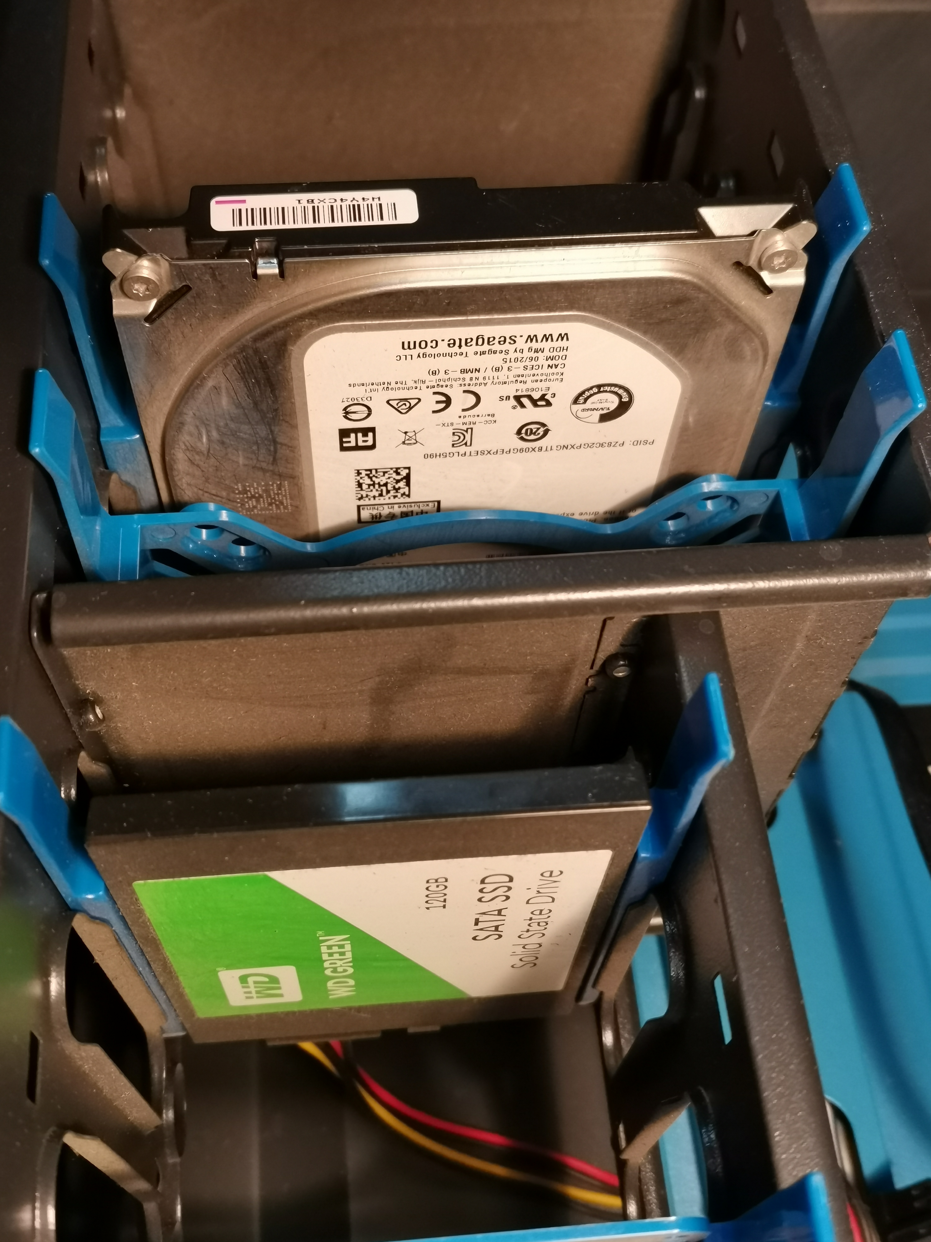 win10电脑卡屏死机画面定格原因,电脑开机几分钟就死机是什么原因