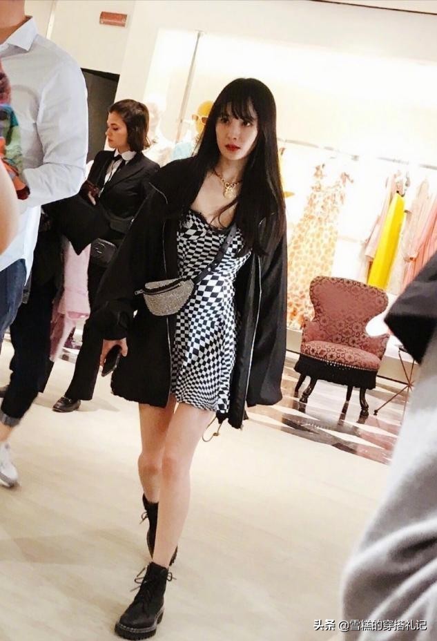 袁泉极简风衣搭配,袁泉职场风穿衣搭配