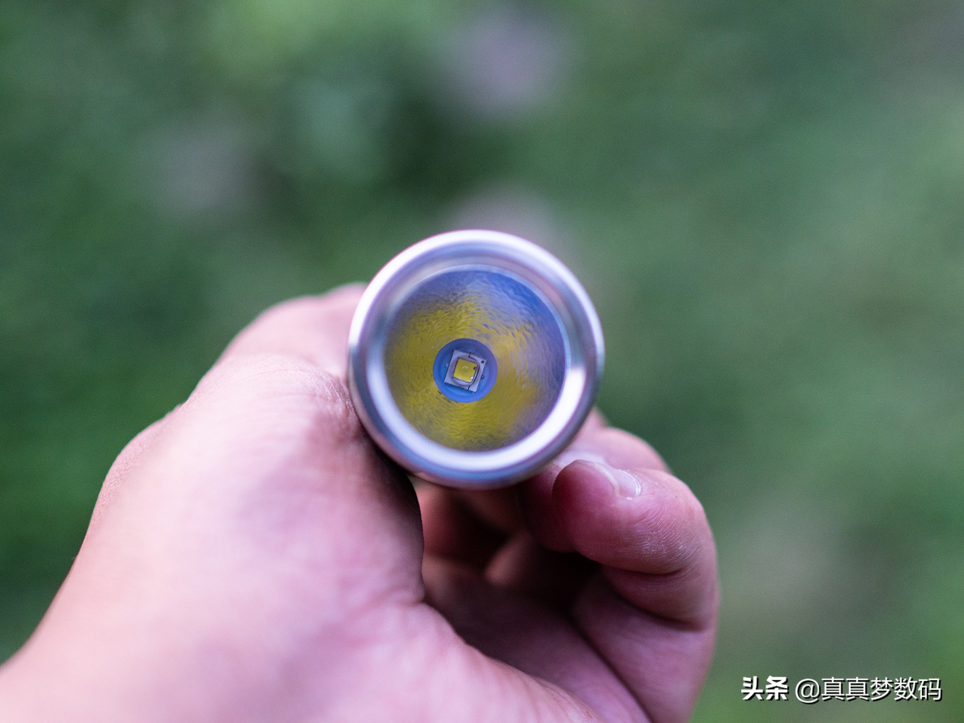 2021强光手电选购经验篇一:盘点我的高性价比强光手电筒