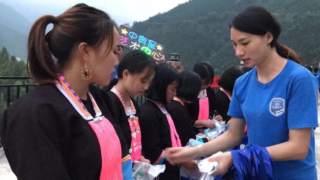 这帮人五一用爱心启航，一起为广西凌云大山的孩子点燃艺术之梦！