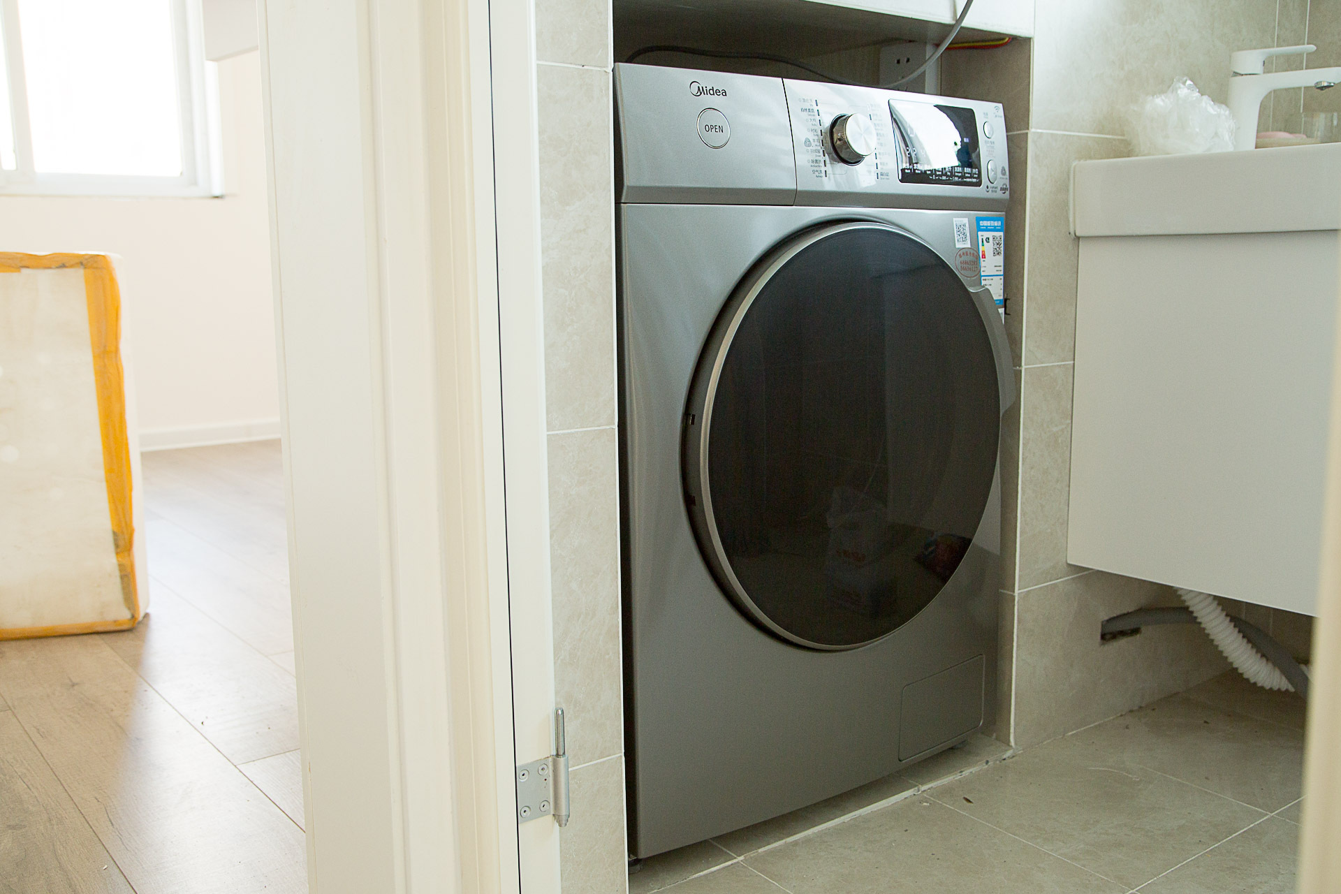 美的挂壁式洗烘洗衣机,美的洗烘一体洗衣机直驱