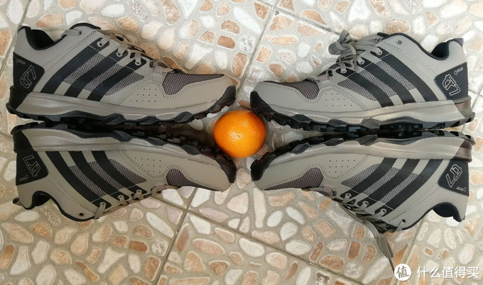 阿迪达斯耐磨实战篮球鞋灰蓝开箱,阿迪达斯新出的boost球鞋