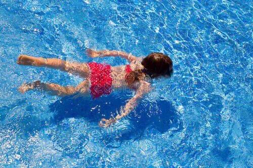 学游泳要不要游泳圈,学校为什么不提倡学游泳