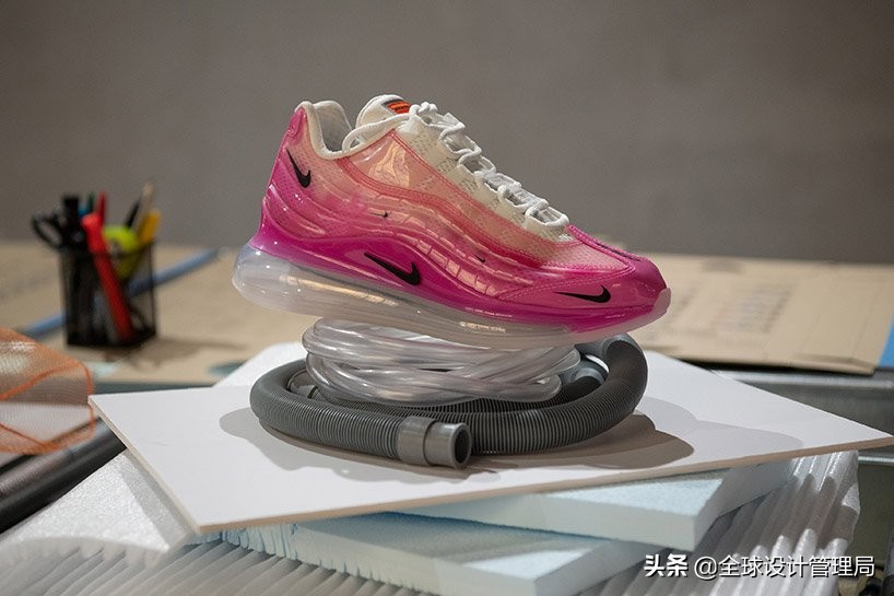 耐克设计师在米兰定制车间首次推出NikeAirMax