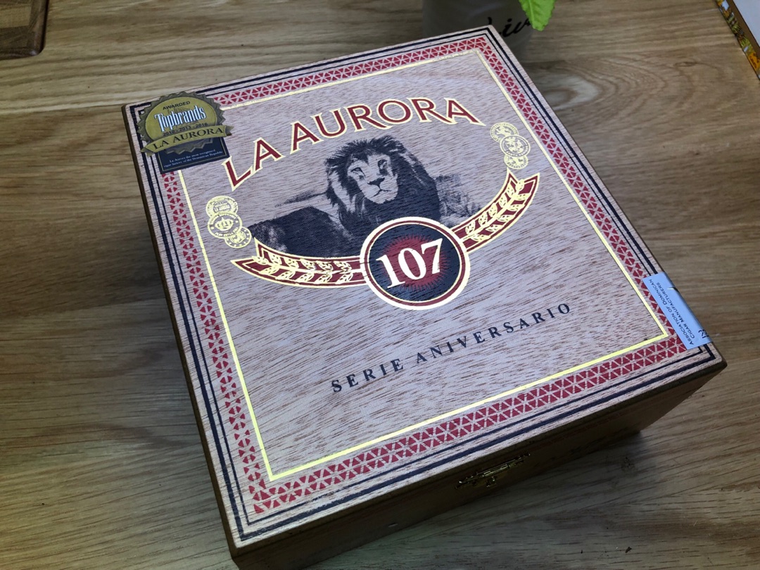 这才是家人想提前开抢的年货！满满一盒100支雪茄，串门走亲戚必