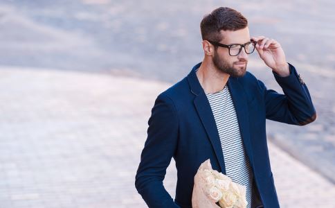 男人睡觉打呼噜是什么原因引起的,男人睡觉打鼾总是憋气
