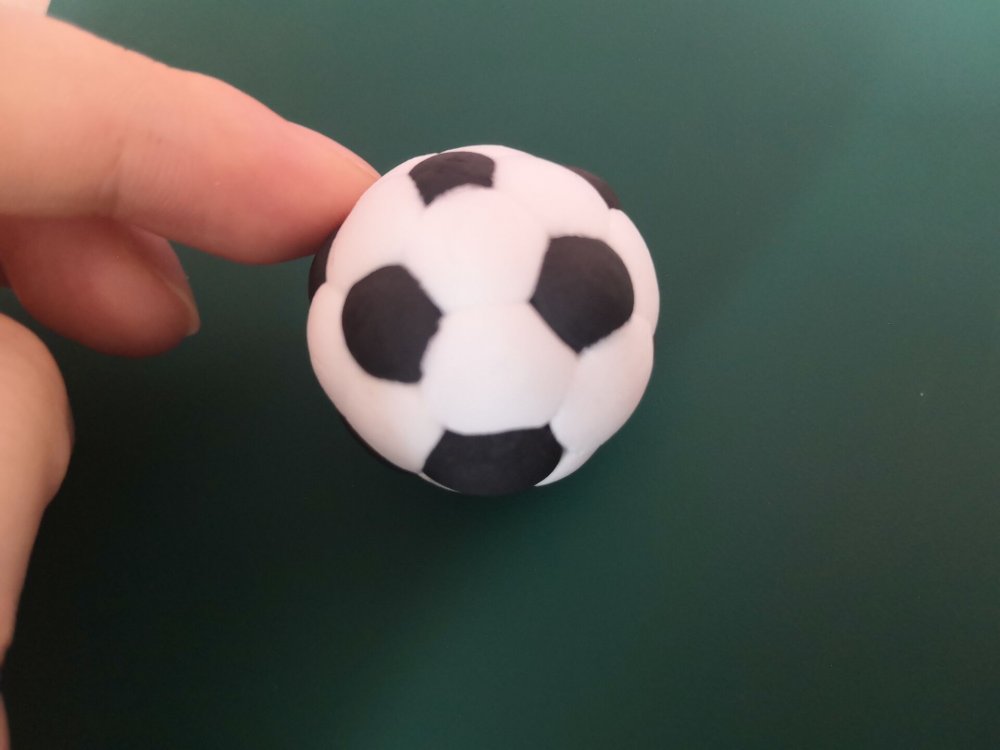 足球奖杯装饰黏土,足球的制作教程黏土