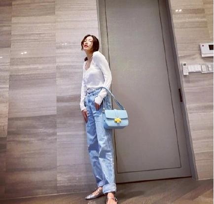 泫雅锁骨埋钉,泫雅晒打锁骨钉