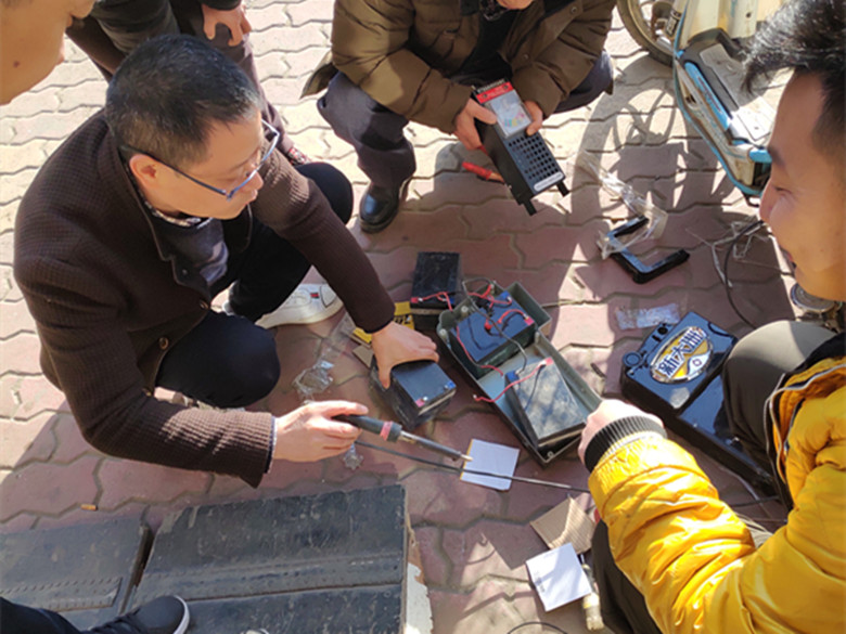 电瓶修复要不要加液,电瓶修复学技术多少钱