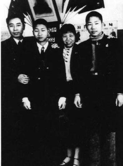 周恩来最后一个春节，病情恶化做完大手术，挂念患病的矿工和学者