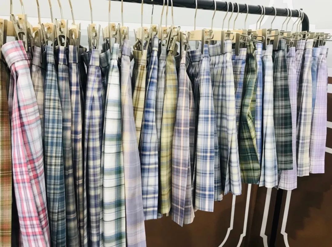 后浪新消费：从100炒到500，JK女孩正把穿过的裙子翻5倍卖出