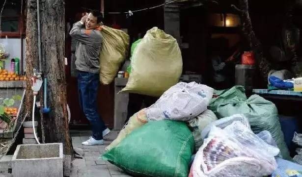 窦立国开着奔驰送快递的逆袭人生,窦立国开什么奔驰