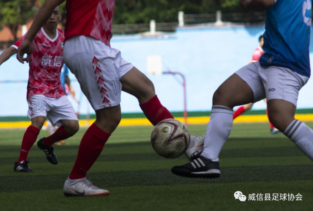 三市镇的足球比赛,我县首次举办全国县域足球赛事
