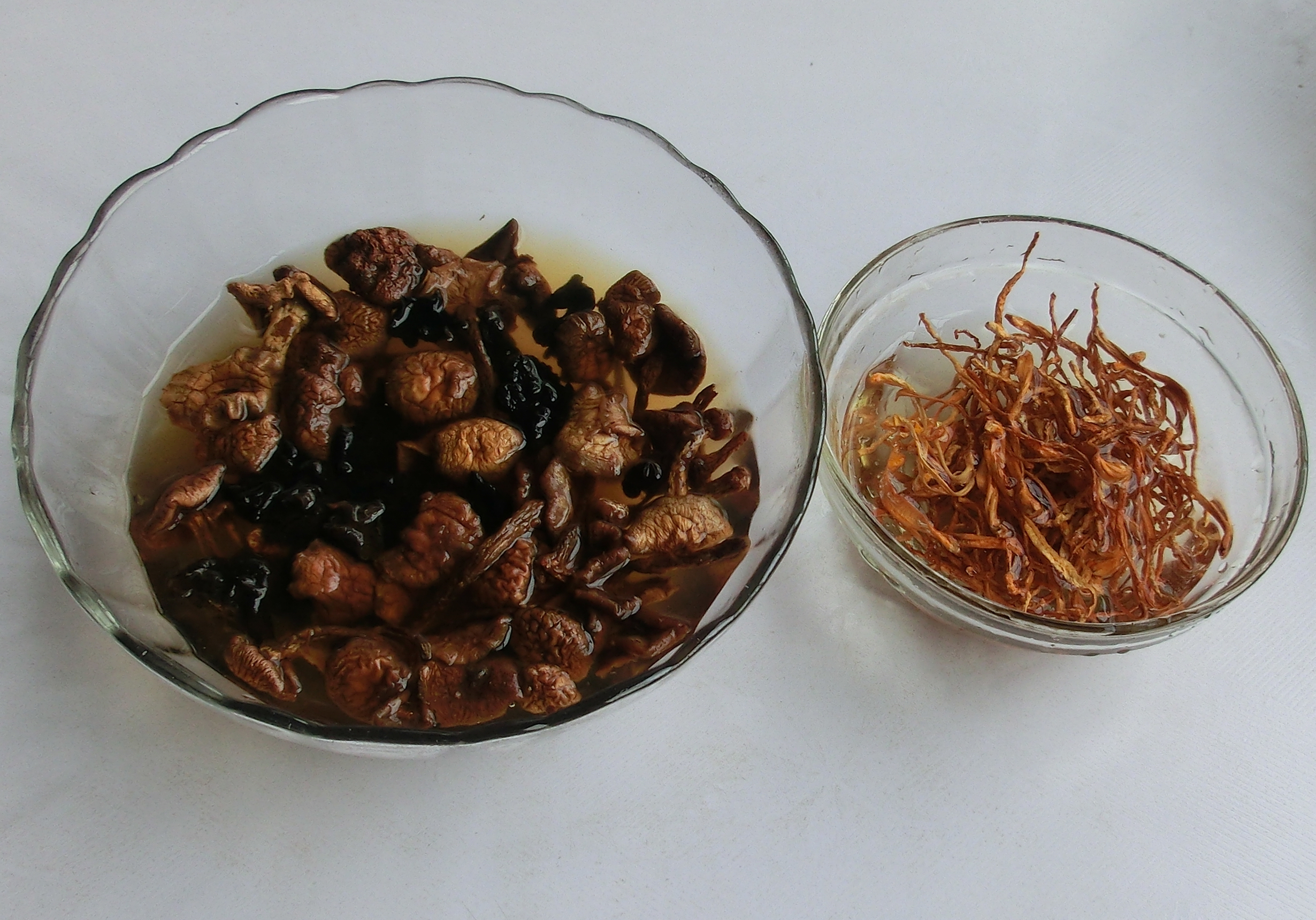 瓦罐土鸡汤怎么炖好喝又营养,好吃又营养土瓦罐熬的老母鸡汤