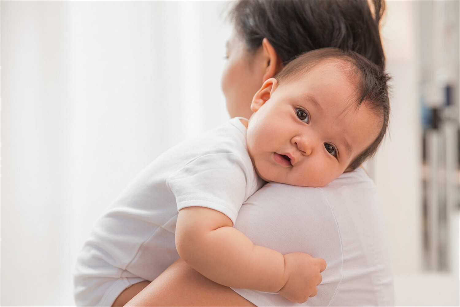 母乳喂养堵奶自救,母乳喂养妈妈最怕的就是堵奶了