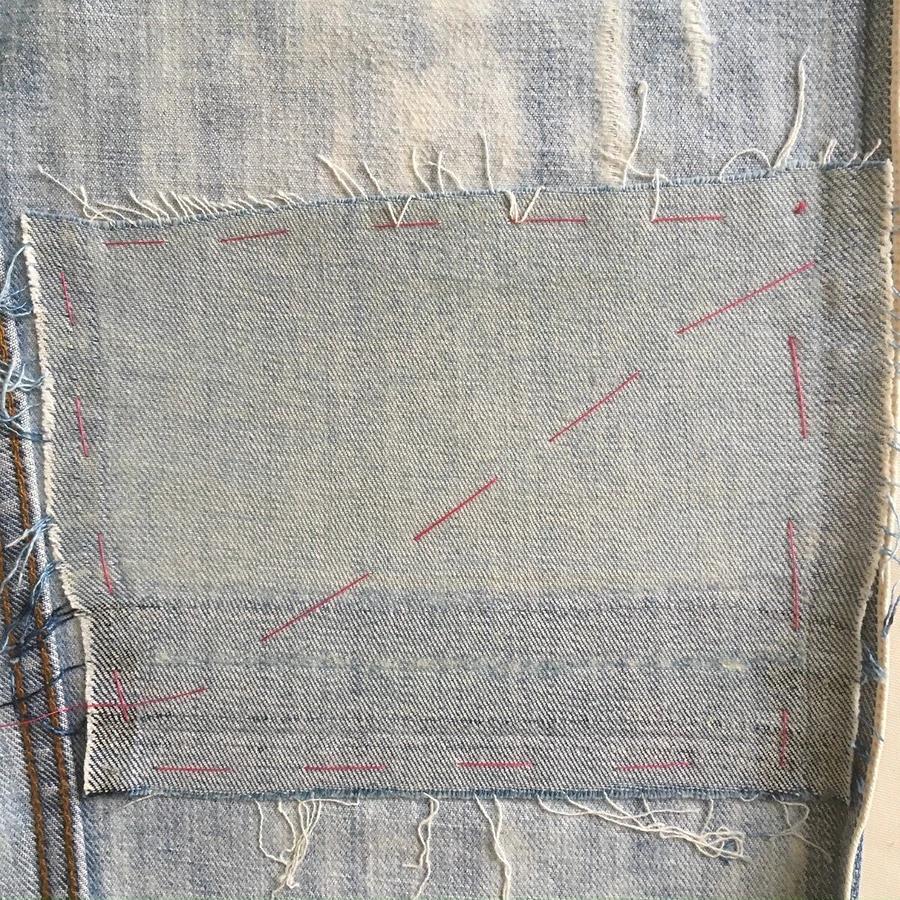 牛仔裤烂了个洞应该如何修补,牛仔裤边磨破了怎么修补