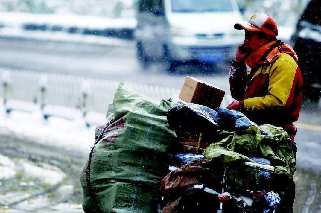 如果有人让你快递送货上门怎么办,快递故意不送你的包裹要怎么弄