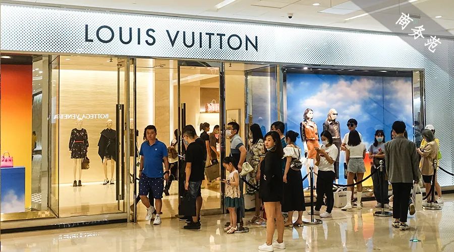 现在大家还买奢侈品吗,为什么现在大家喜欢买奢侈品