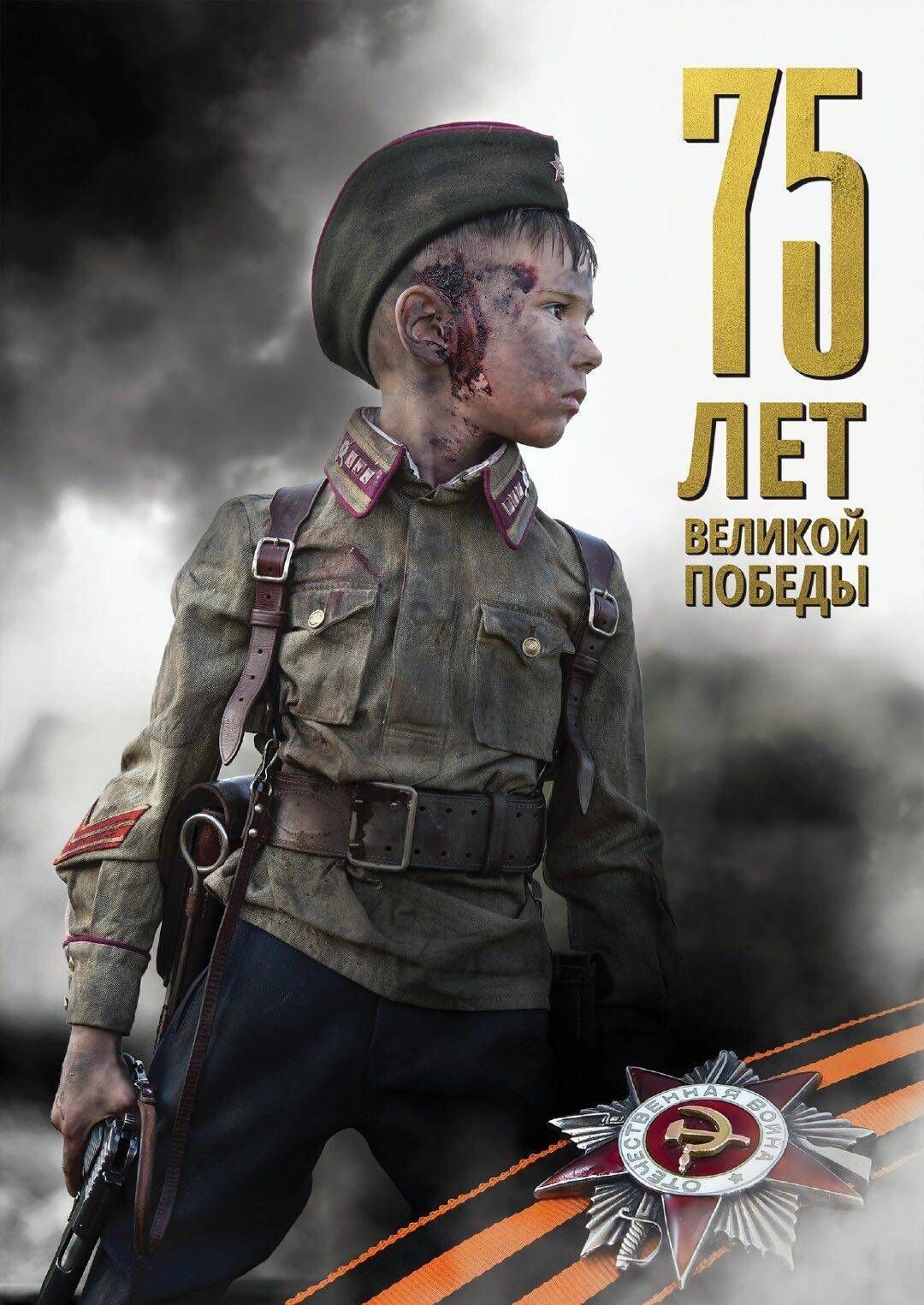 战斗民族的萌娃月历:孩子们手持冲锋枪登上坦克,再现二战场景