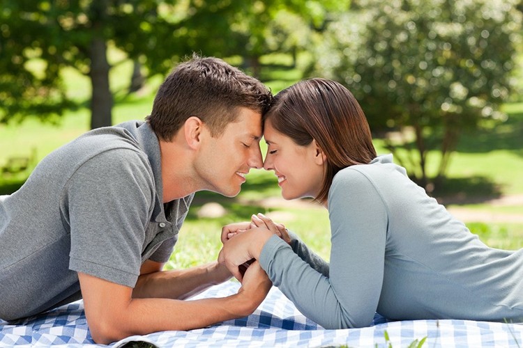 夫妻感情不和有孩子了该不该离婚,夫妻感情不和还需要在一起吗