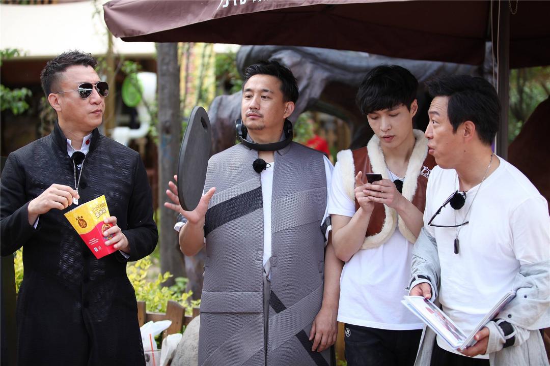 店铺招牌为什么反复折腾,店铺招牌有必要做得很亮吗